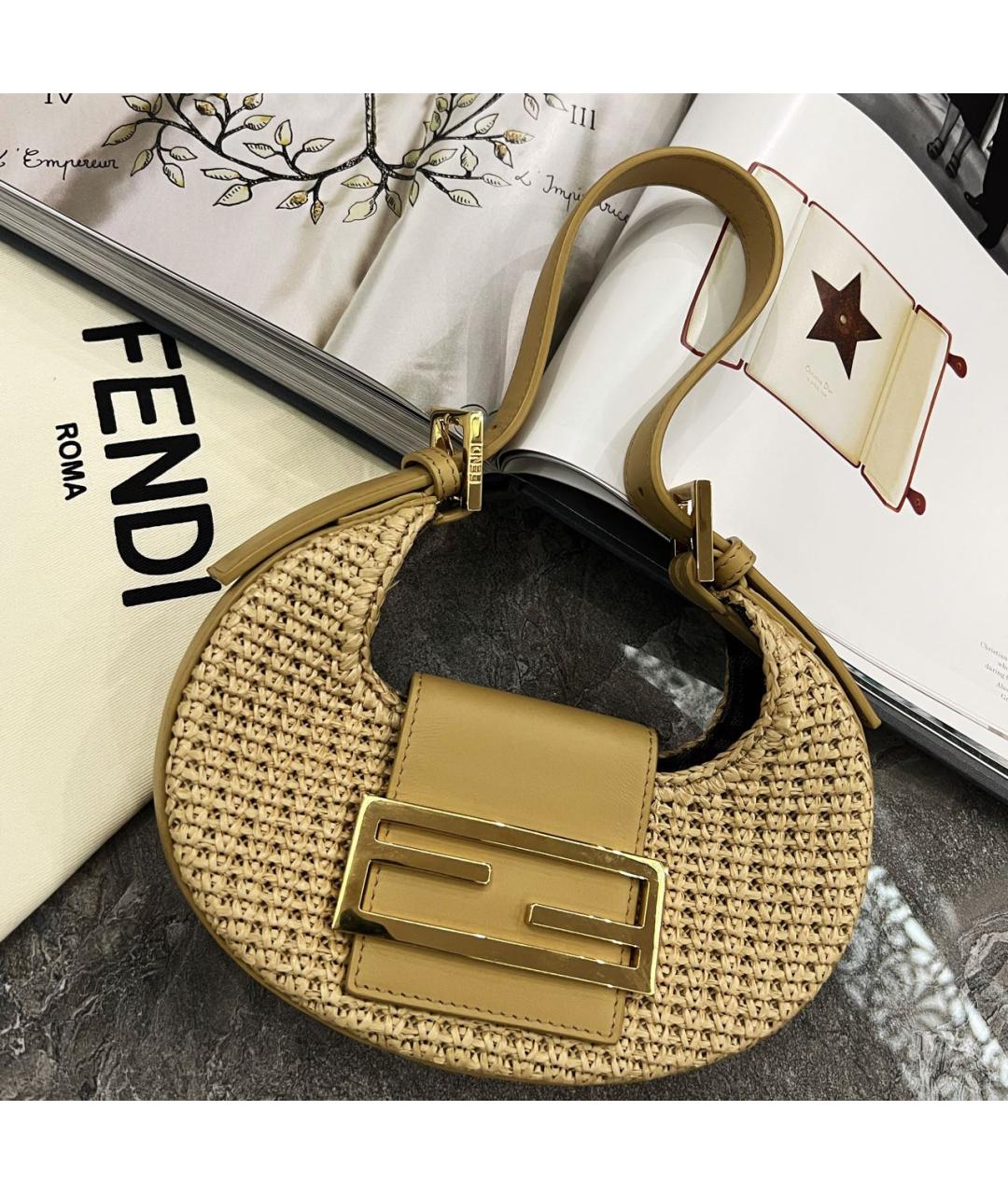 FENDI Бежевая сумка с короткими ручками, фото 3