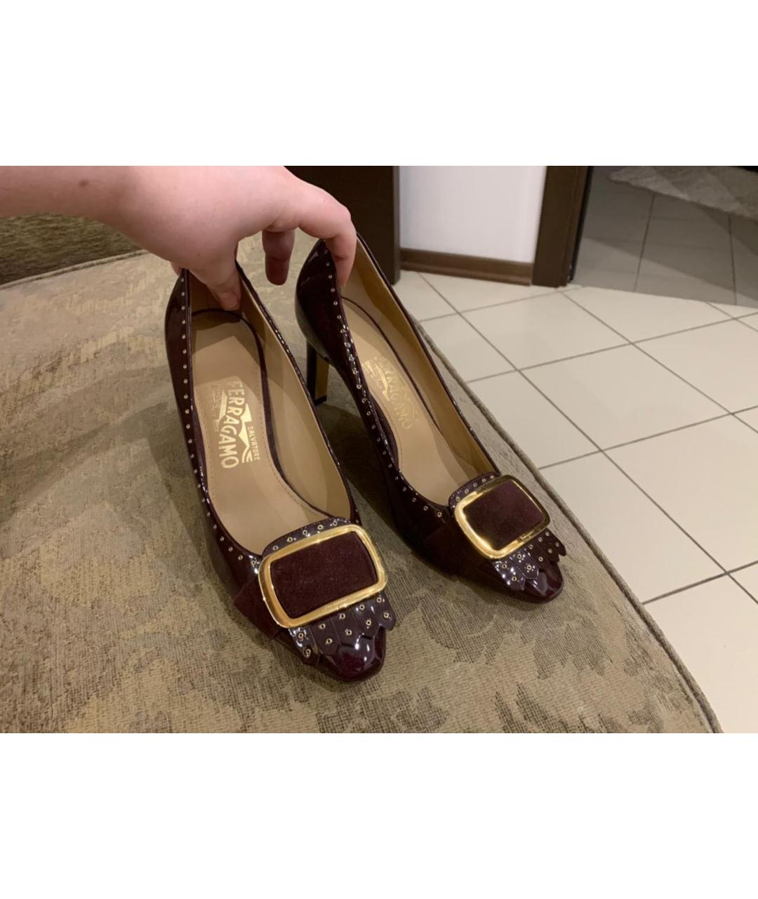 FERRAGAMO Бордовые туфли из лакированной кожи, фото 5