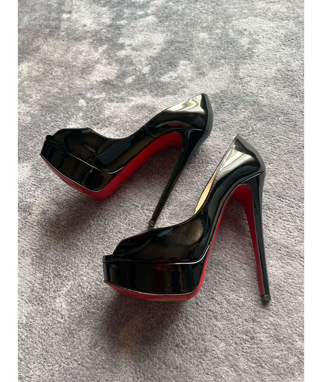 CHRISTIAN LOUBOUTIN Черные босоножки из лакированной кожи, фото 7