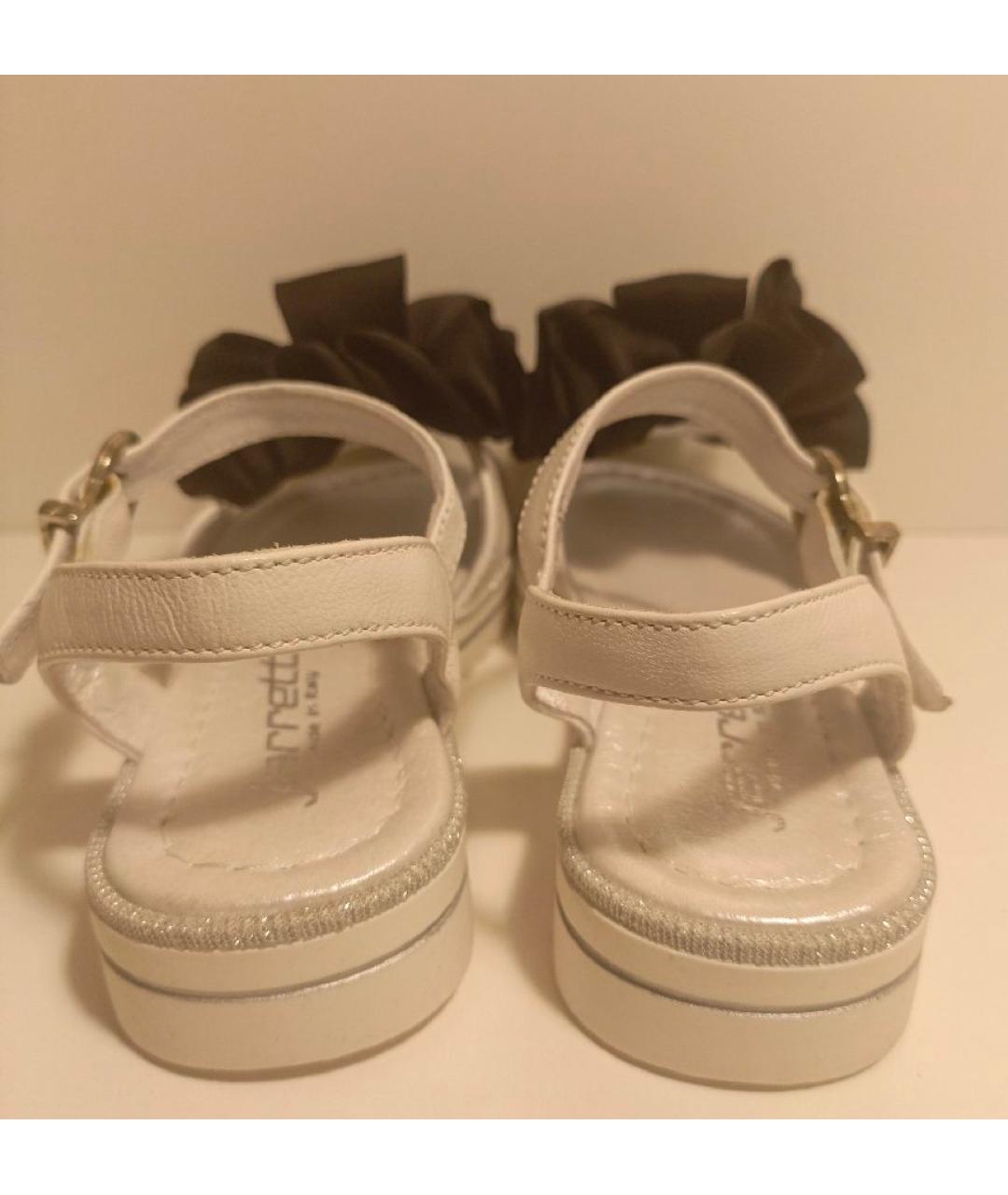 JARRETT KIDS Белые кожаные сандалии и шлепанцы, фото 4