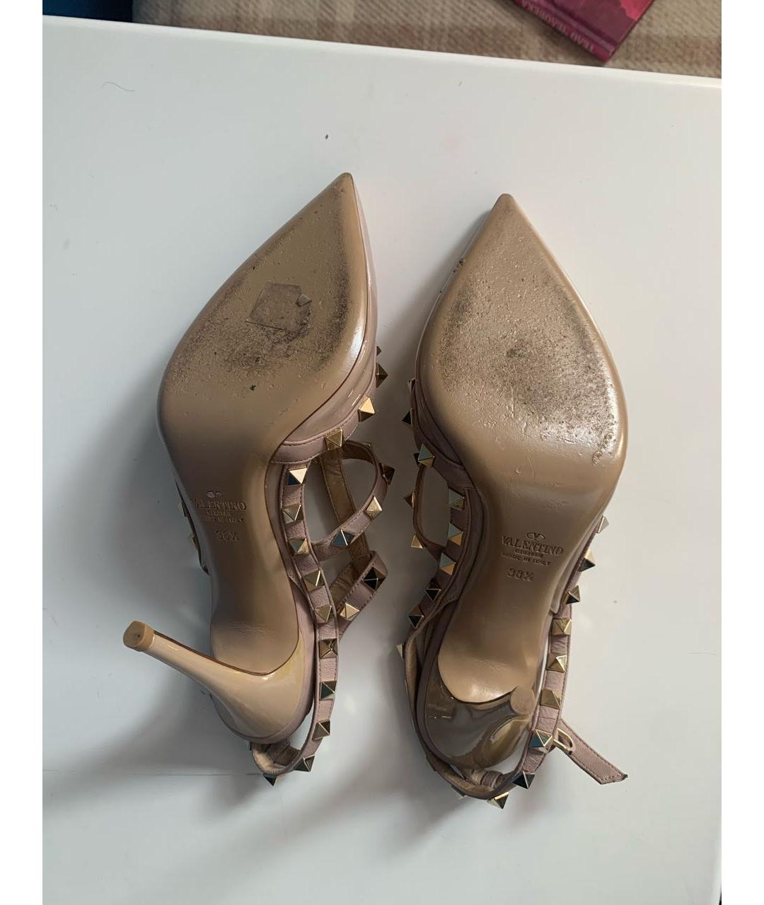 VALENTINO Бежевые туфли из лакированной кожи, фото 5