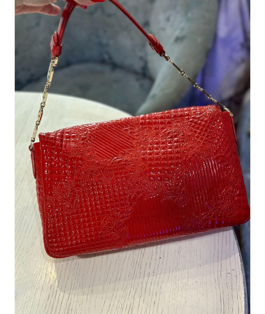 VERSACE Красная сумка с короткими ручками из лакированной кожи, фото 4