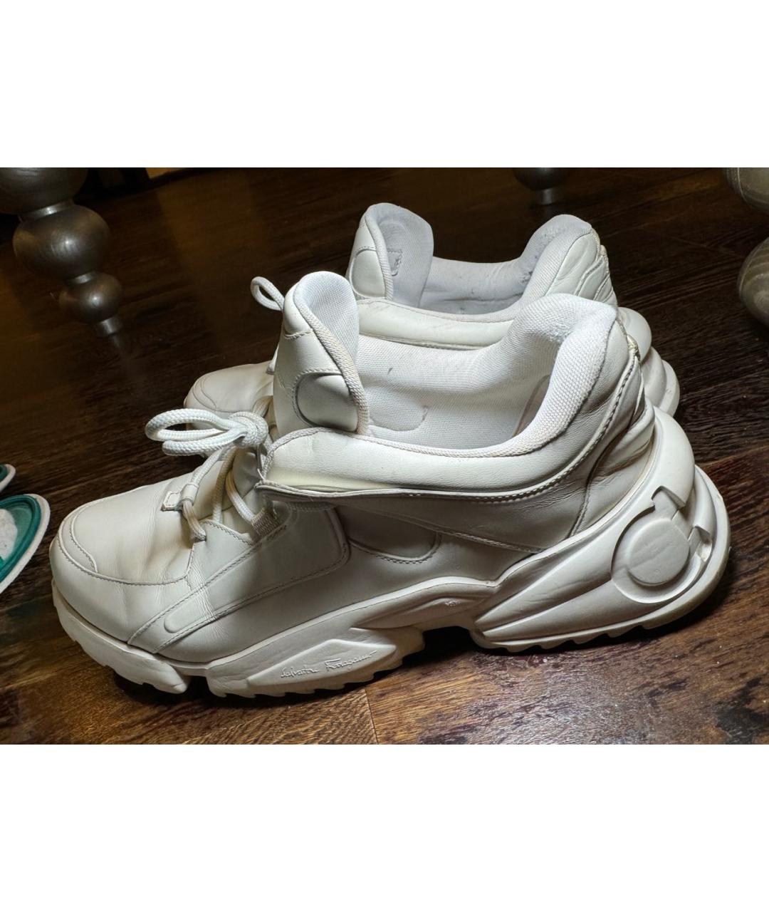 SALVATORE FERRAGAMO Белые кожаные низкие кроссовки / кеды, фото 4