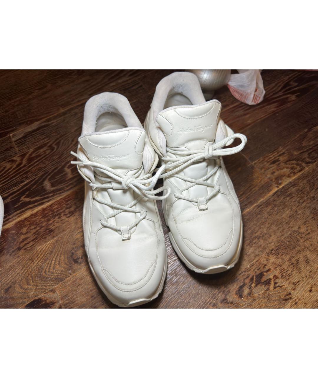 SALVATORE FERRAGAMO Белые кожаные низкие кроссовки / кеды, фото 3