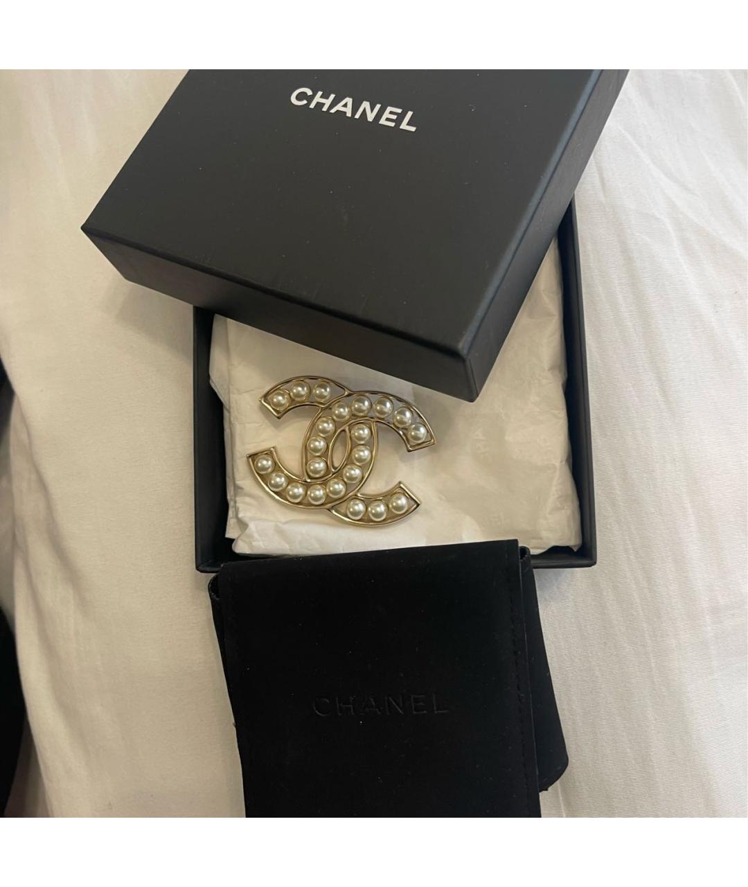 CHANEL Белая позолоченная булавка / брошь, фото 4