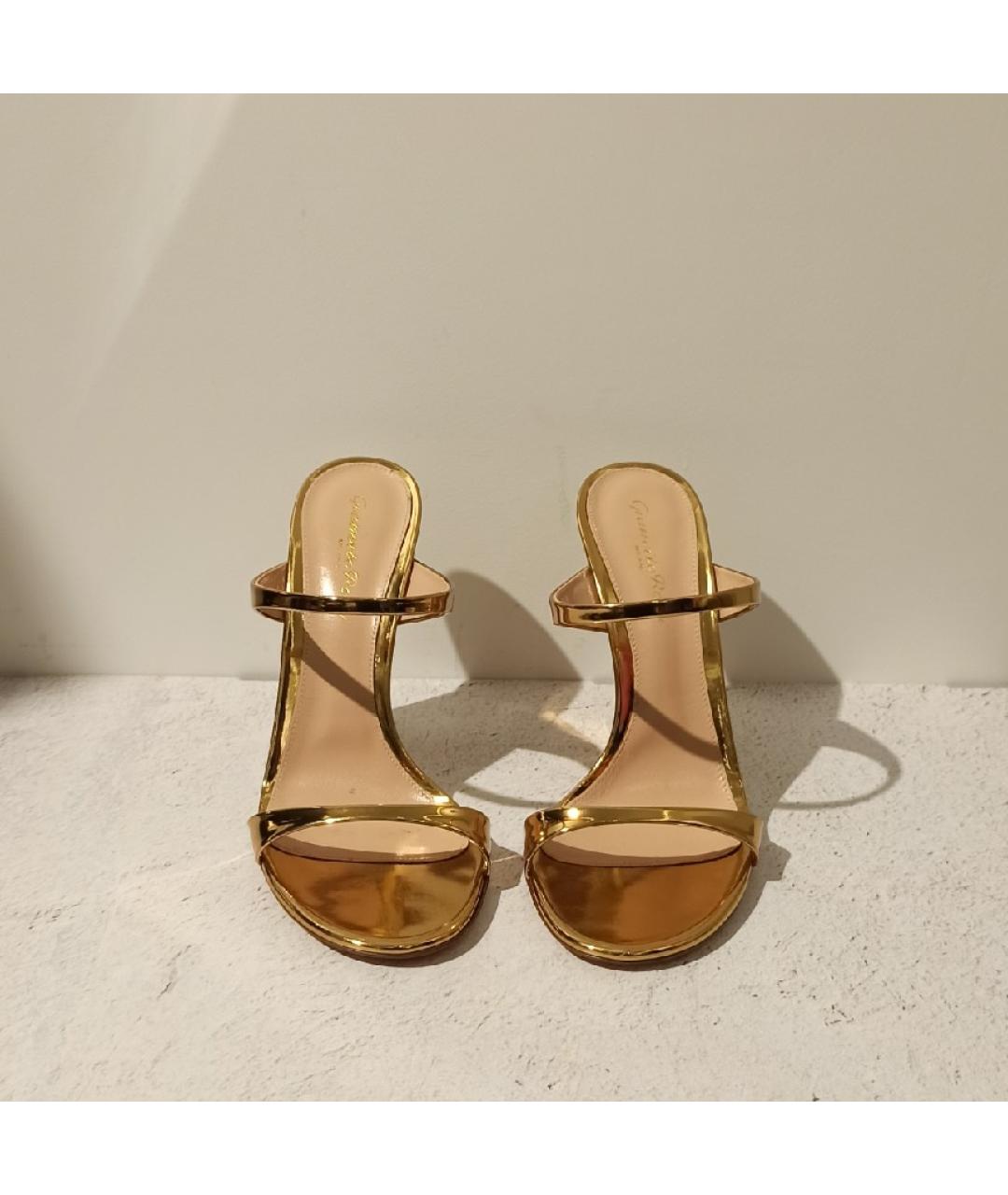 GIANVITO ROSSI Золотые кожаные босоножки, фото 2