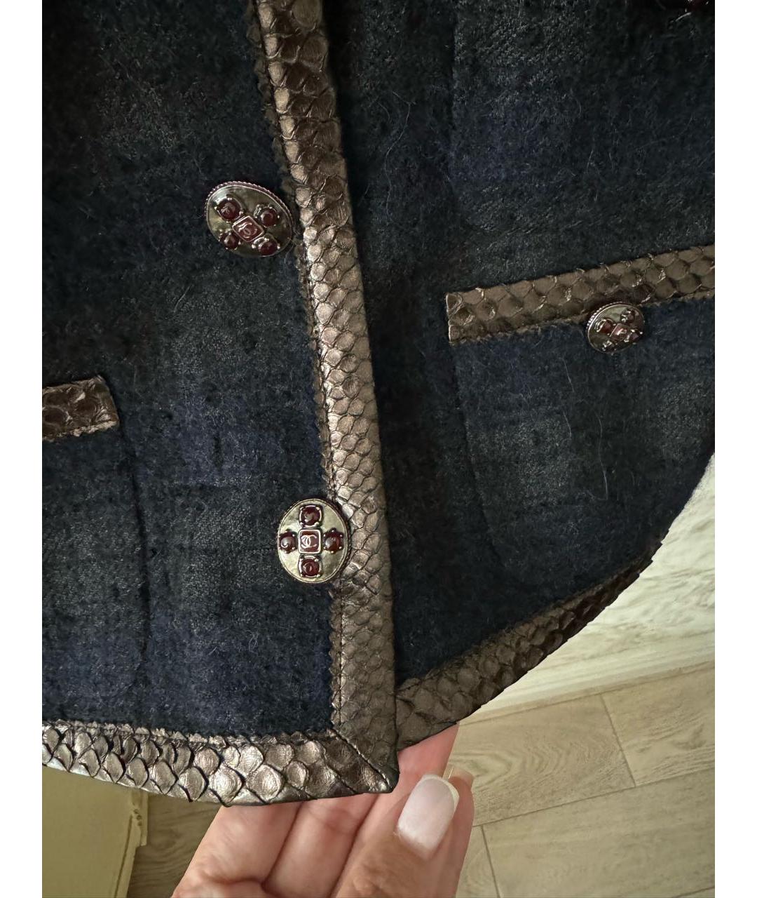 CHANEL Темно-синий твидовый костюм с юбками, фото 5