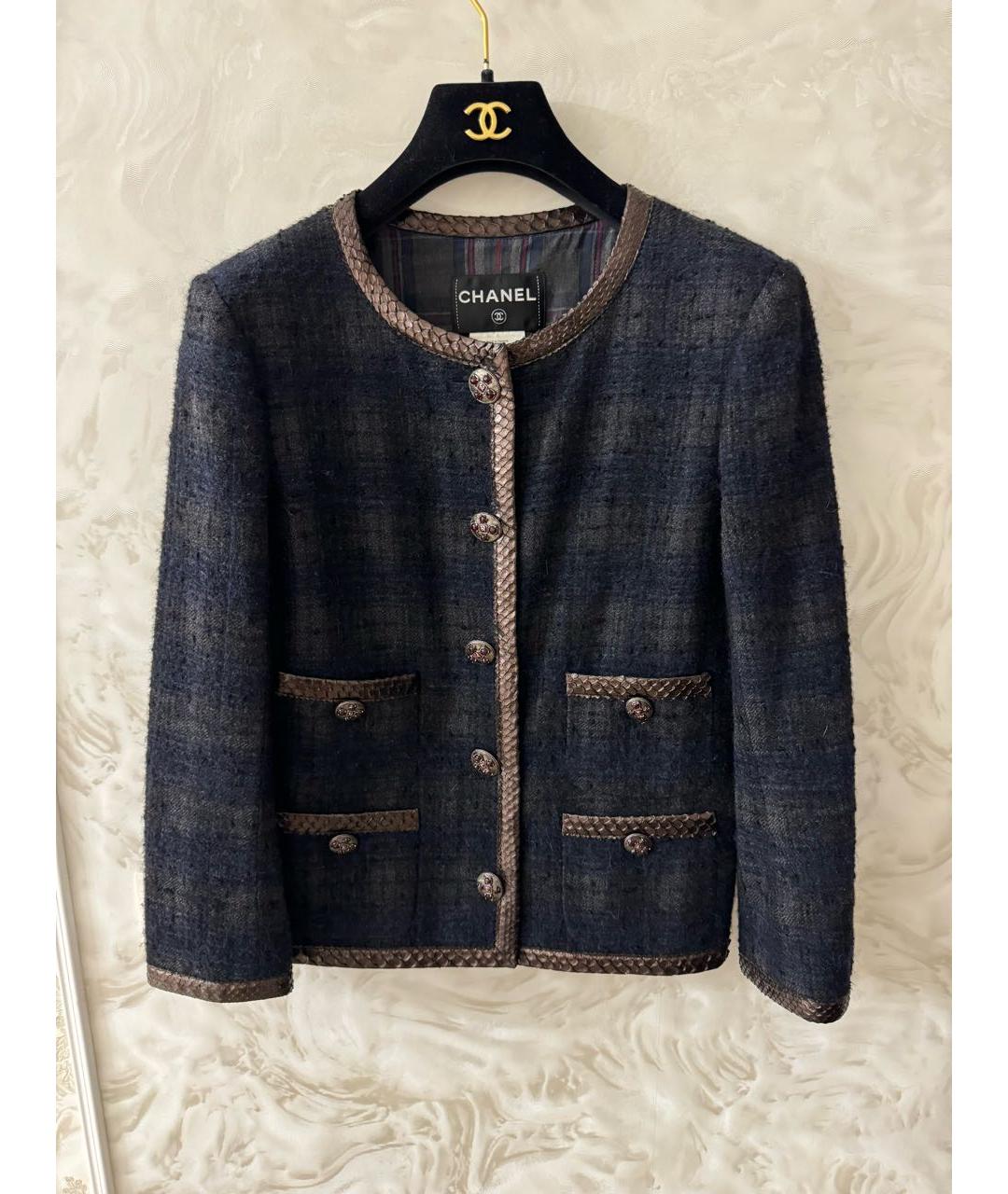 CHANEL Темно-синий твидовый костюм с юбками, фото 8