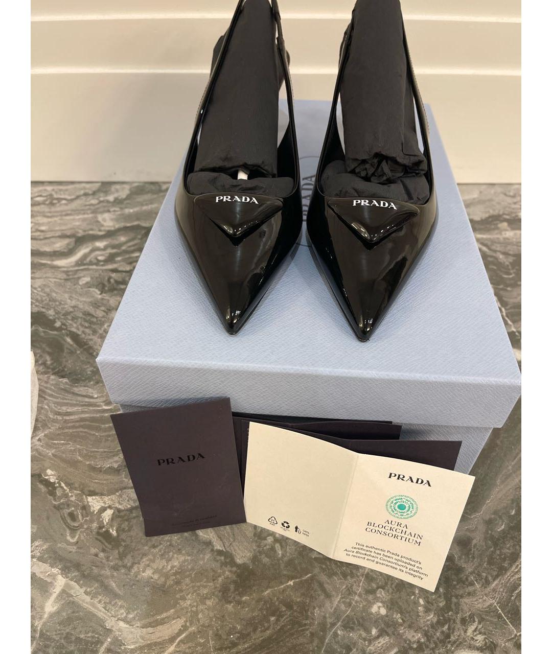 PRADA Черные лодочки на низком каблуке из лакированной кожи, фото 7