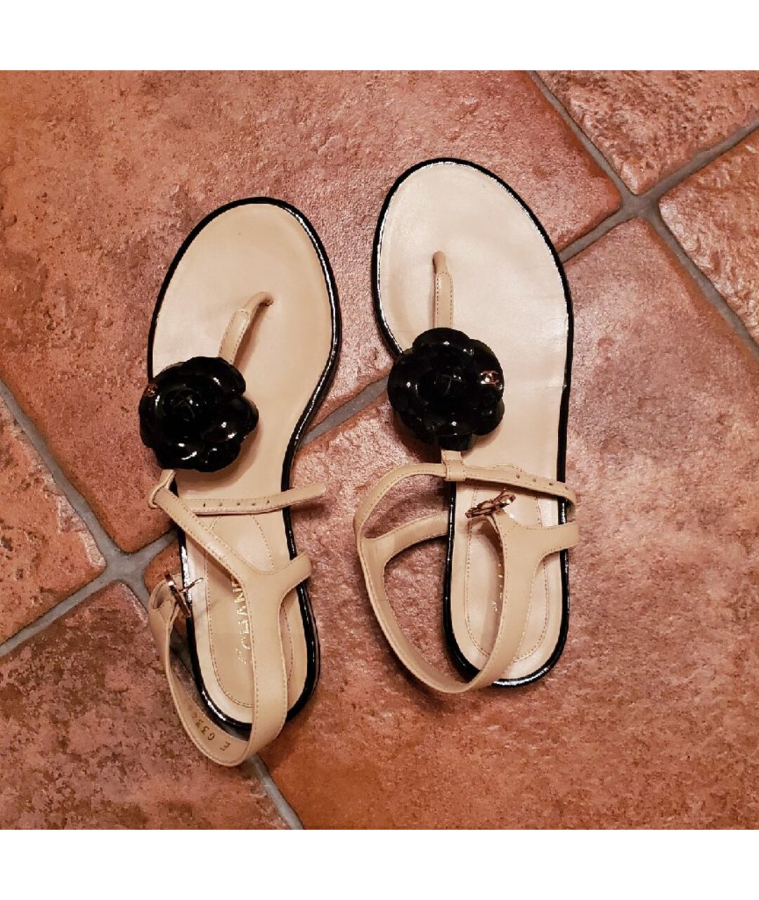 CHANEL PRE-OWNED Бежевые кожаные сандалии, фото 3