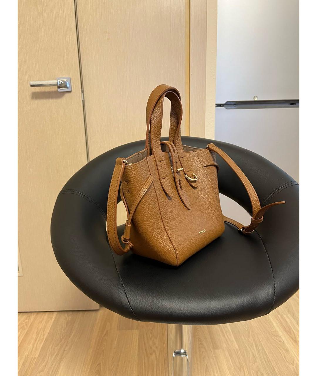 FURLA Коричневая кожаная сумка с короткими ручками, фото 2