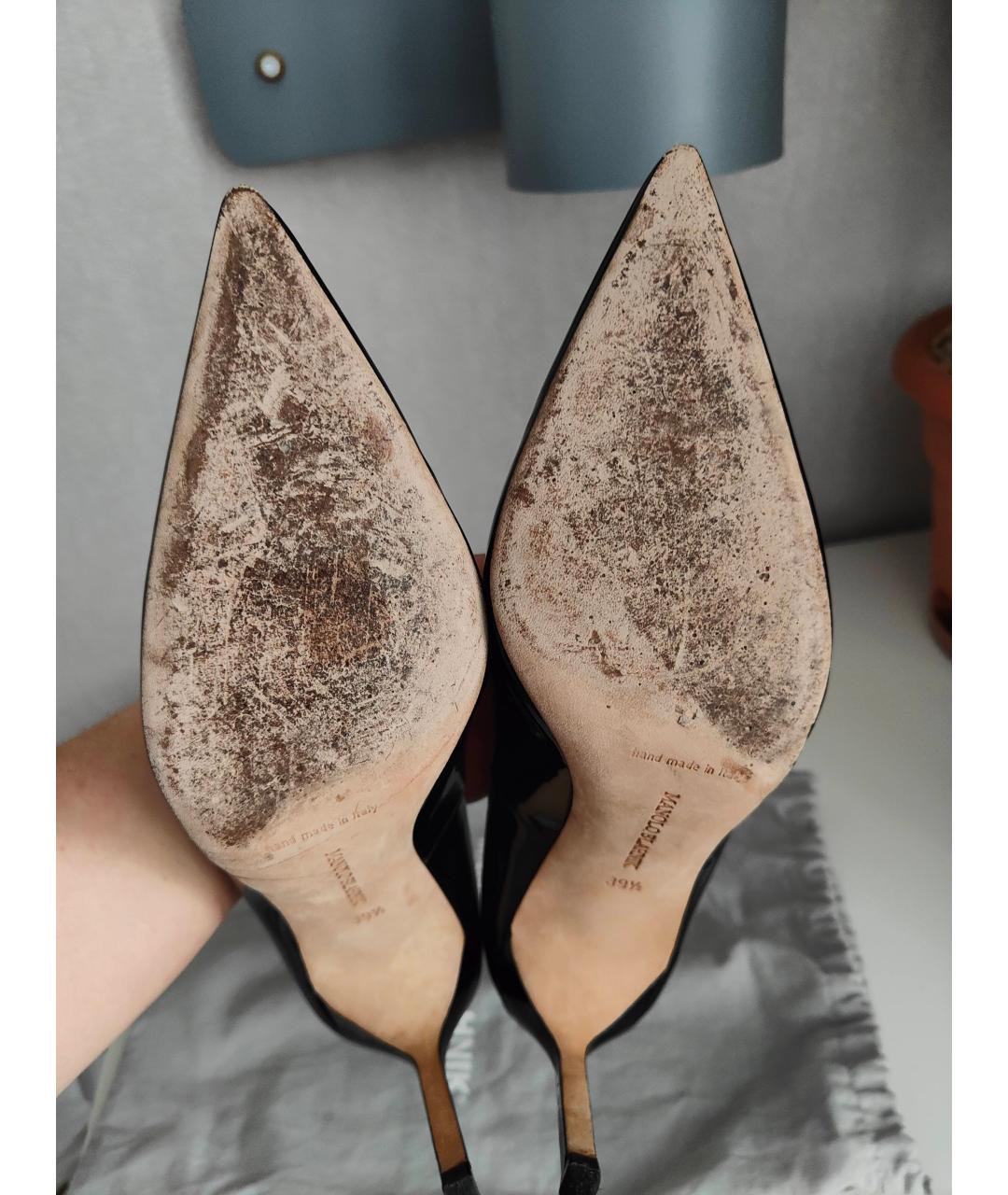 MANOLO BLAHNIK Черные туфли из лакированной кожи, фото 7