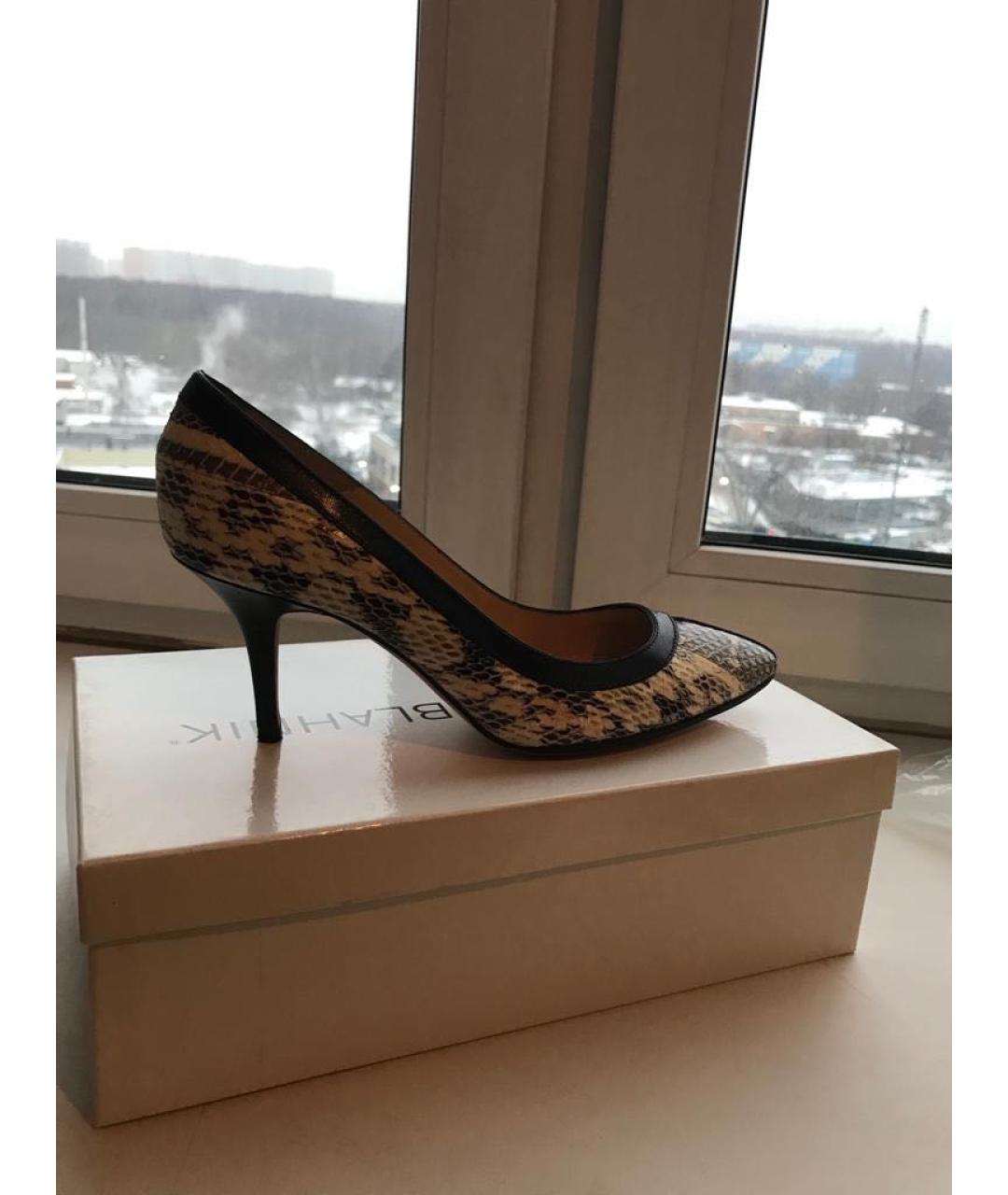 MANOLO BLAHNIK Мульти туфли из экзотической кожи, фото 9