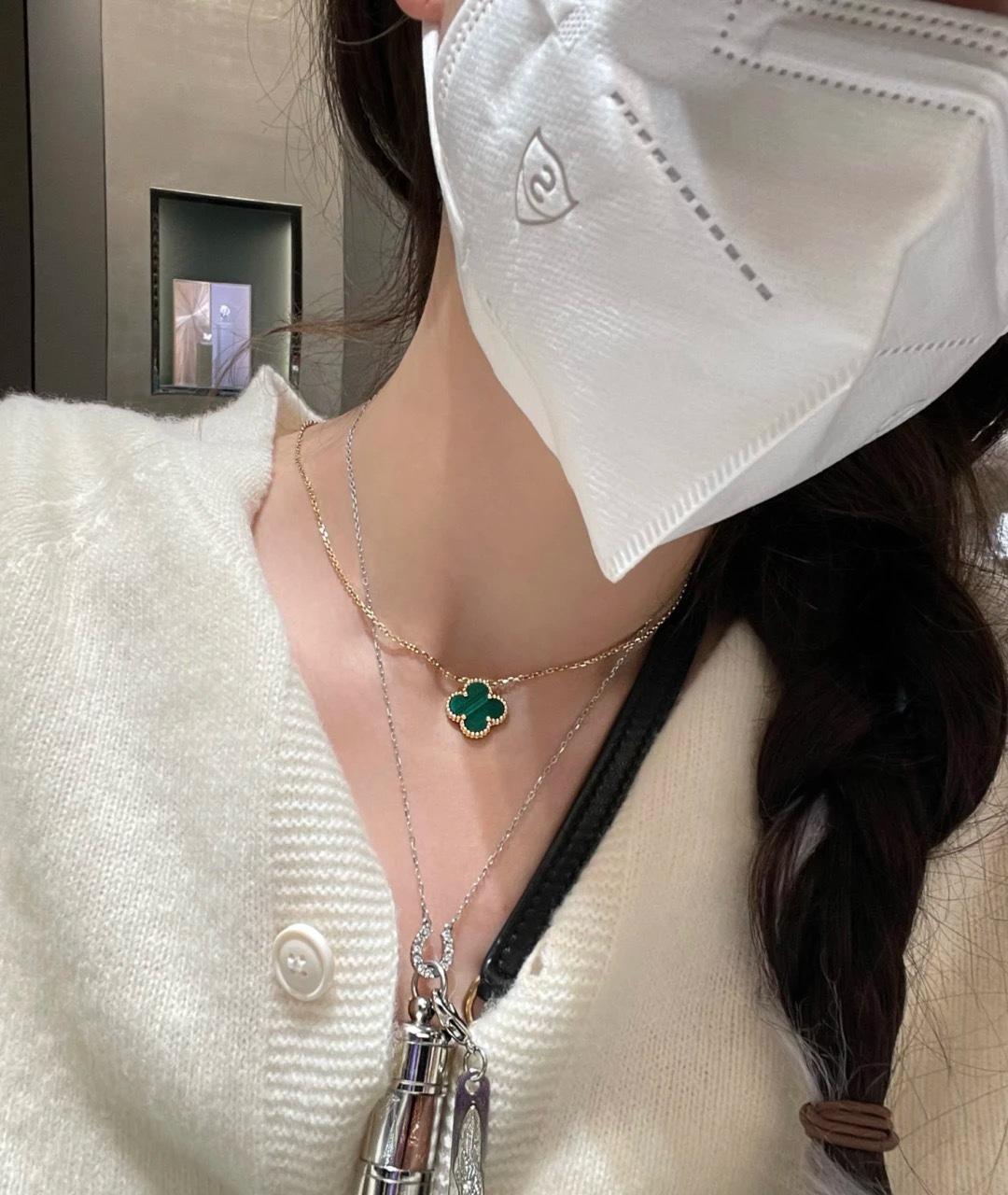 VAN CLEEF & ARPELS Зеленые колье из желтого золота, фото 5