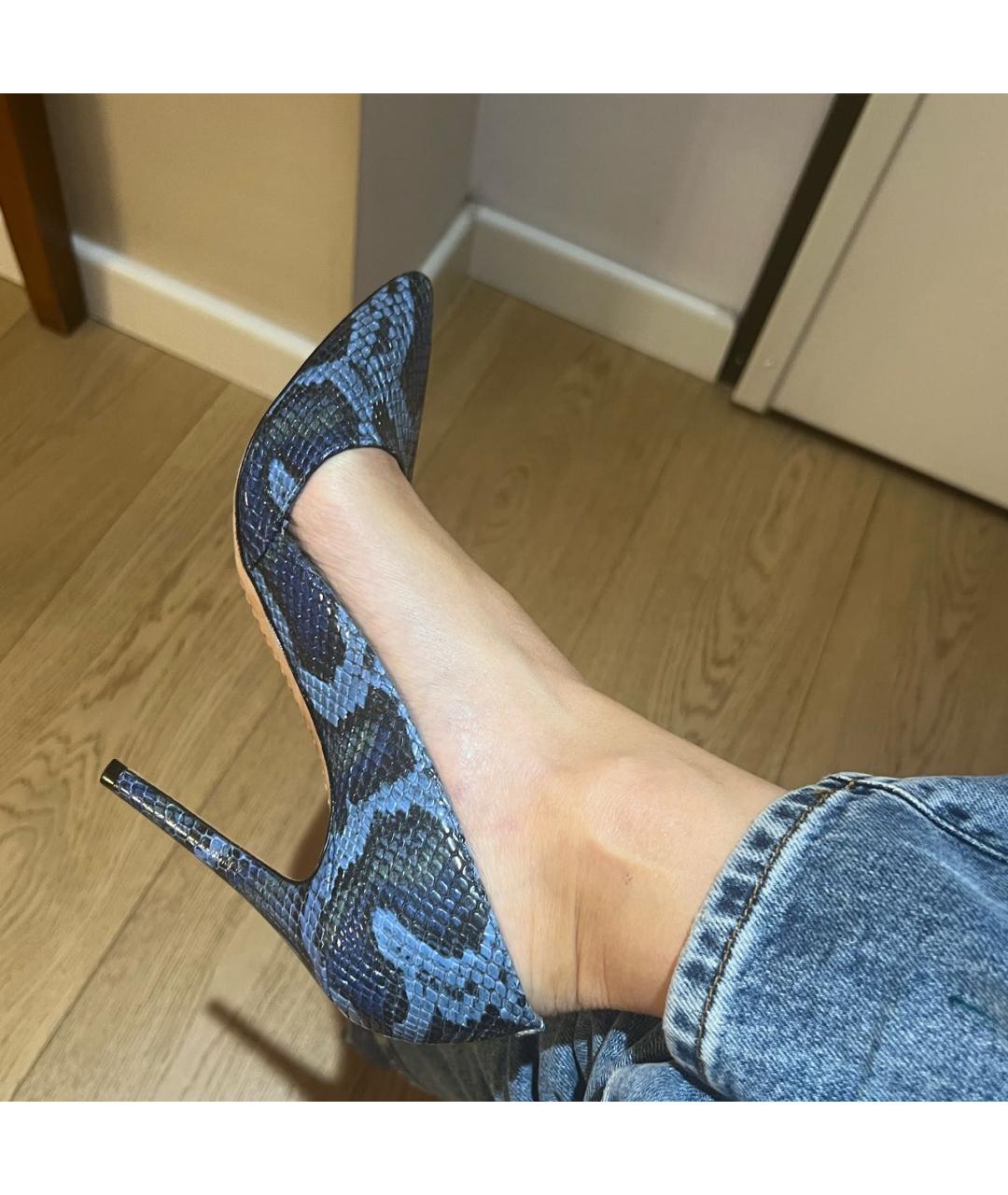 ALICE+OLIVIA Темно-синие туфли из экзотической кожи, фото 4