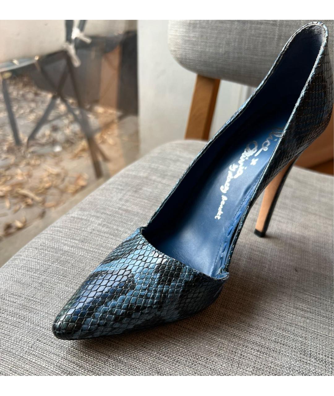 ALICE+OLIVIA Темно-синие туфли из экзотической кожи, фото 3