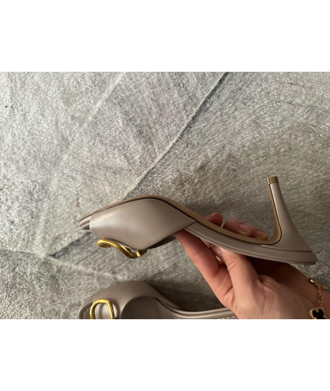 VALENTINO Бежевые кожаные босоножки, фото 5