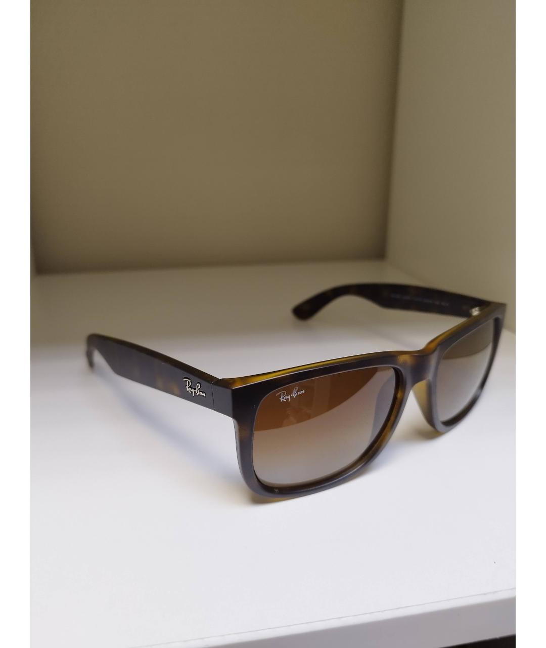 RAY BAN Коричневые пластиковые солнцезащитные очки, фото 2