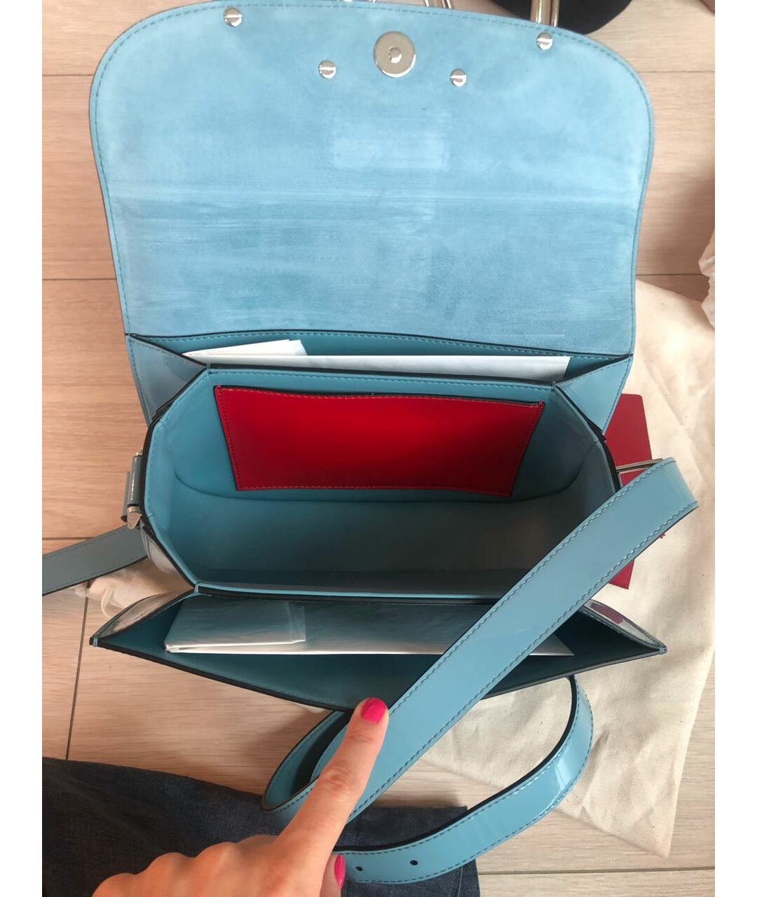 VALENTINO Голубая сумка тоут из лакированной кожи, фото 7