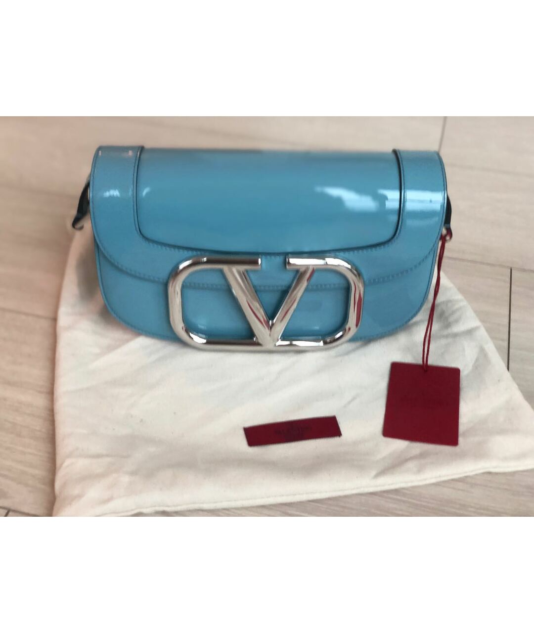 VALENTINO Голубая сумка тоут из лакированной кожи, фото 2