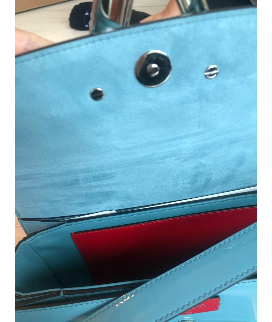 VALENTINO Голубая сумка тоут из лакированной кожи, фото 6
