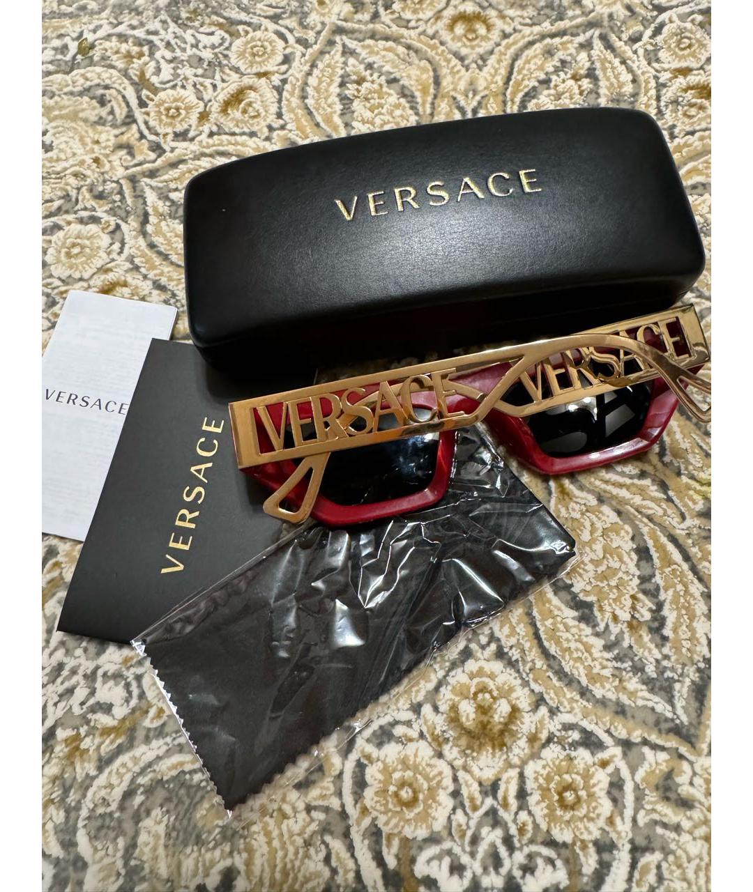 VERSACE Красные пластиковые солнцезащитные очки Medusa для женщин