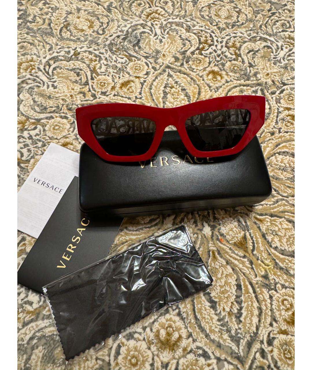 VERSACE レッド サングラス ケース付き VERSACE Красные пластиковые солнцезащитные очки Medusa для женщин