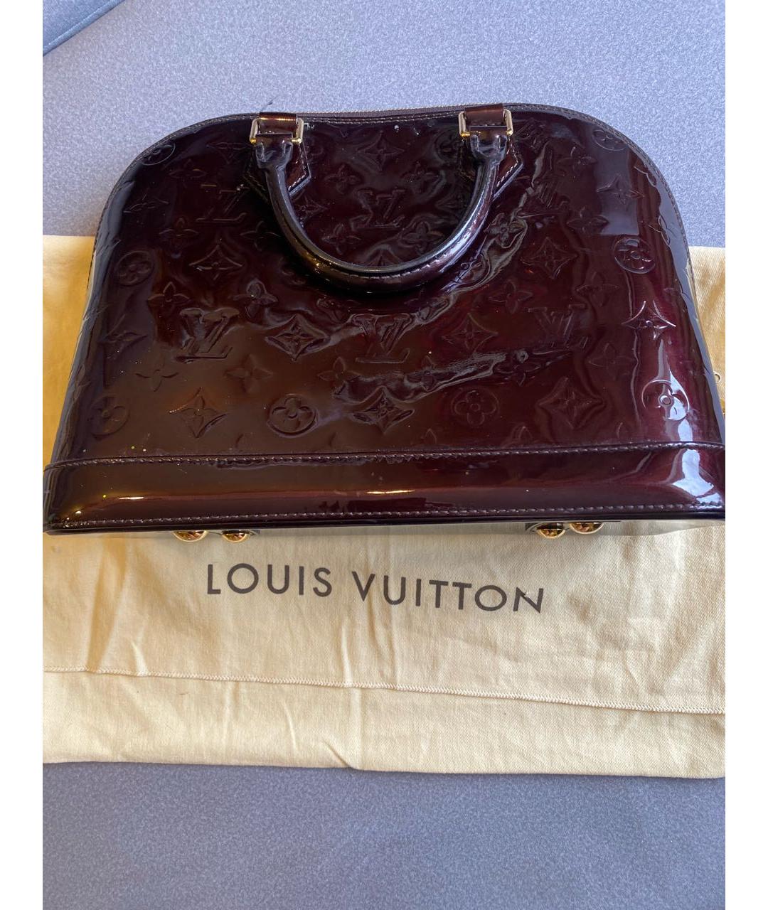 LOUIS VUITTON PRE-OWNED Бордовая сумка с короткими ручками из лакированной кожи, фото 3