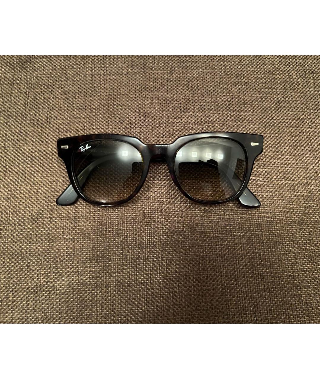 RAY BAN Коричневые пластиковые солнцезащитные очки для женщин – купить ...