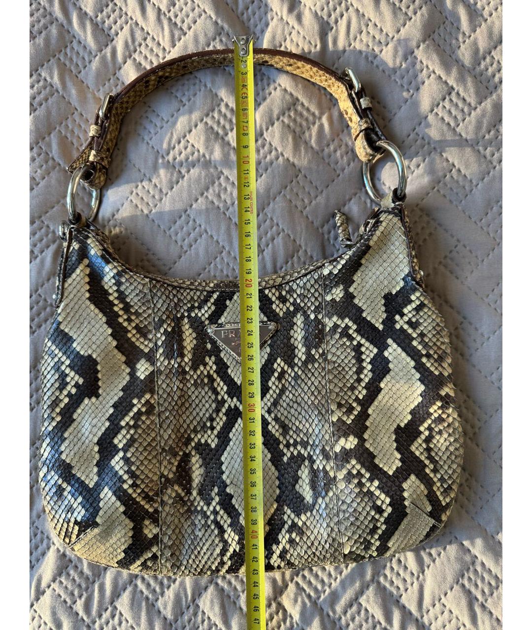 PRADA Бежевая сумка с короткими ручками из экзотической кожи, фото 4