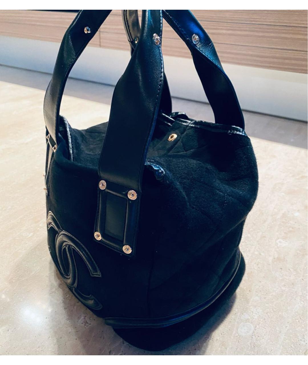 CHANEL PRE-OWNED Черная замшевая сумка с короткими ручками, фото 3