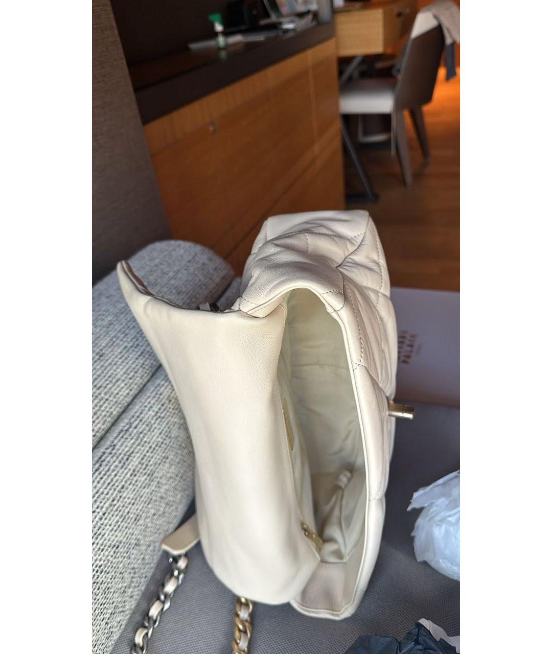 CHANEL PRE-OWNED Бежевая кожаная сумка через плечо, фото 4