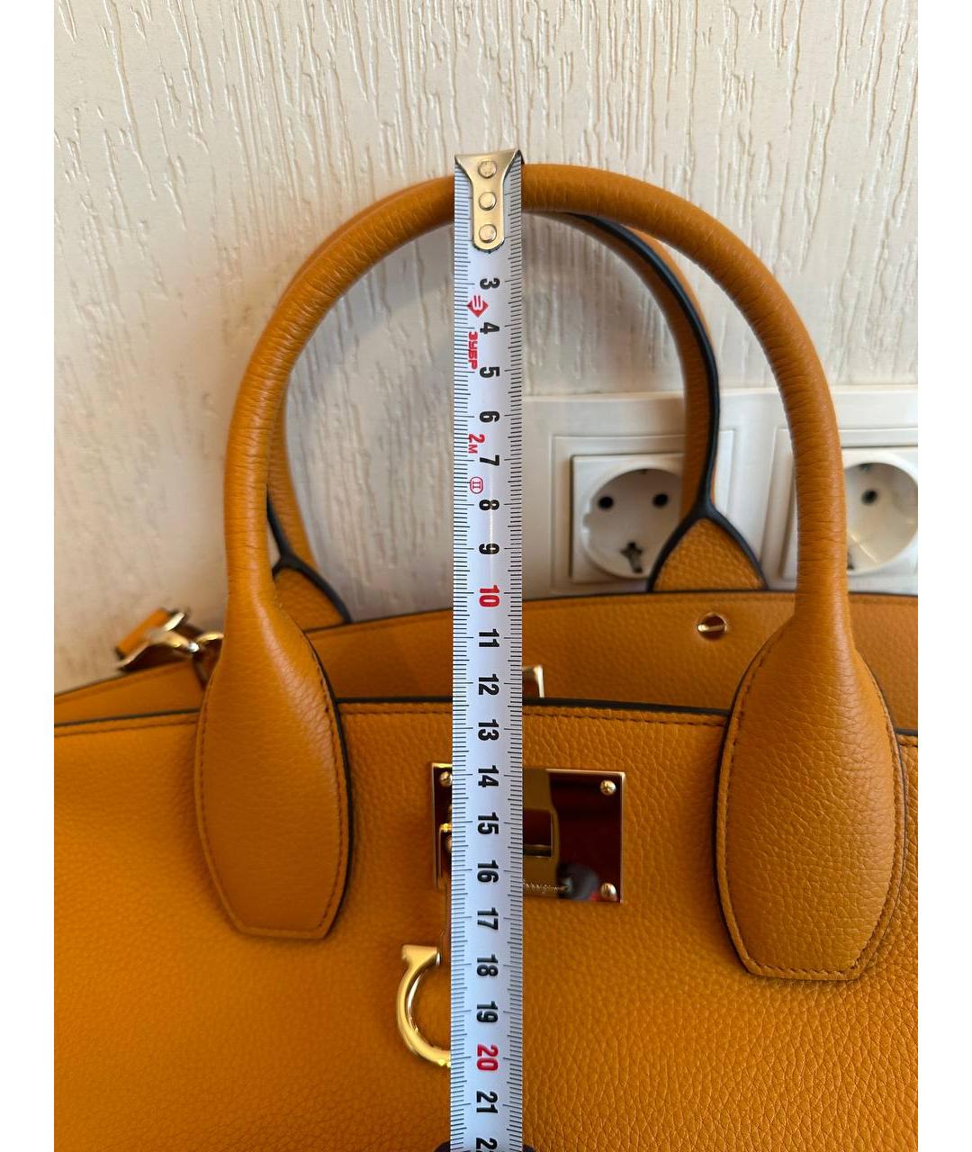 SALVATORE FERRAGAMO Оранжевая кожаная сумка с короткими ручками, фото 5
