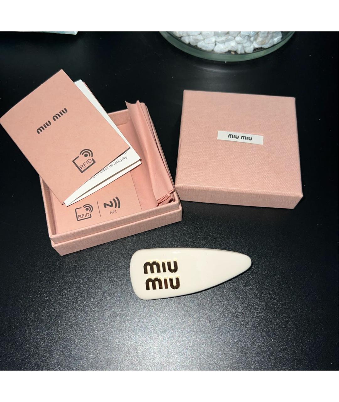 MIU MIU Бежевая заколка, фото 3