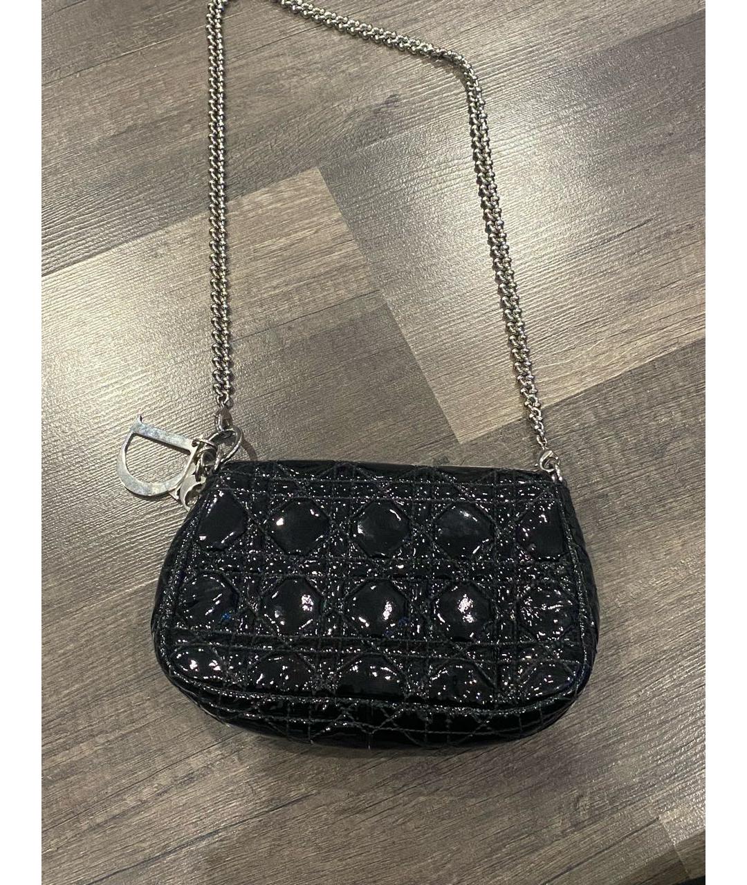 CHRISTIAN DIOR Черная сумка через плечо из лакированной кожи, фото 3