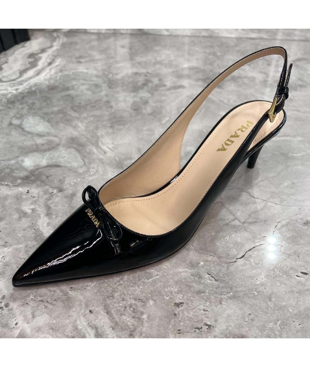 PRADA Черные лодочки на низком каблуке из лакированной кожи, фото 5