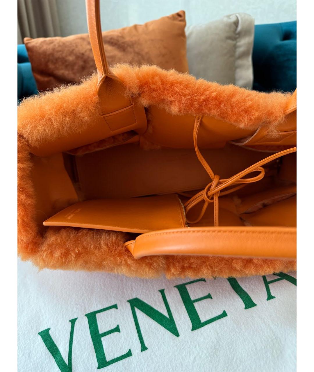 BOTTEGA VENETA Оранжевая меховая сумка тоут, фото 5
