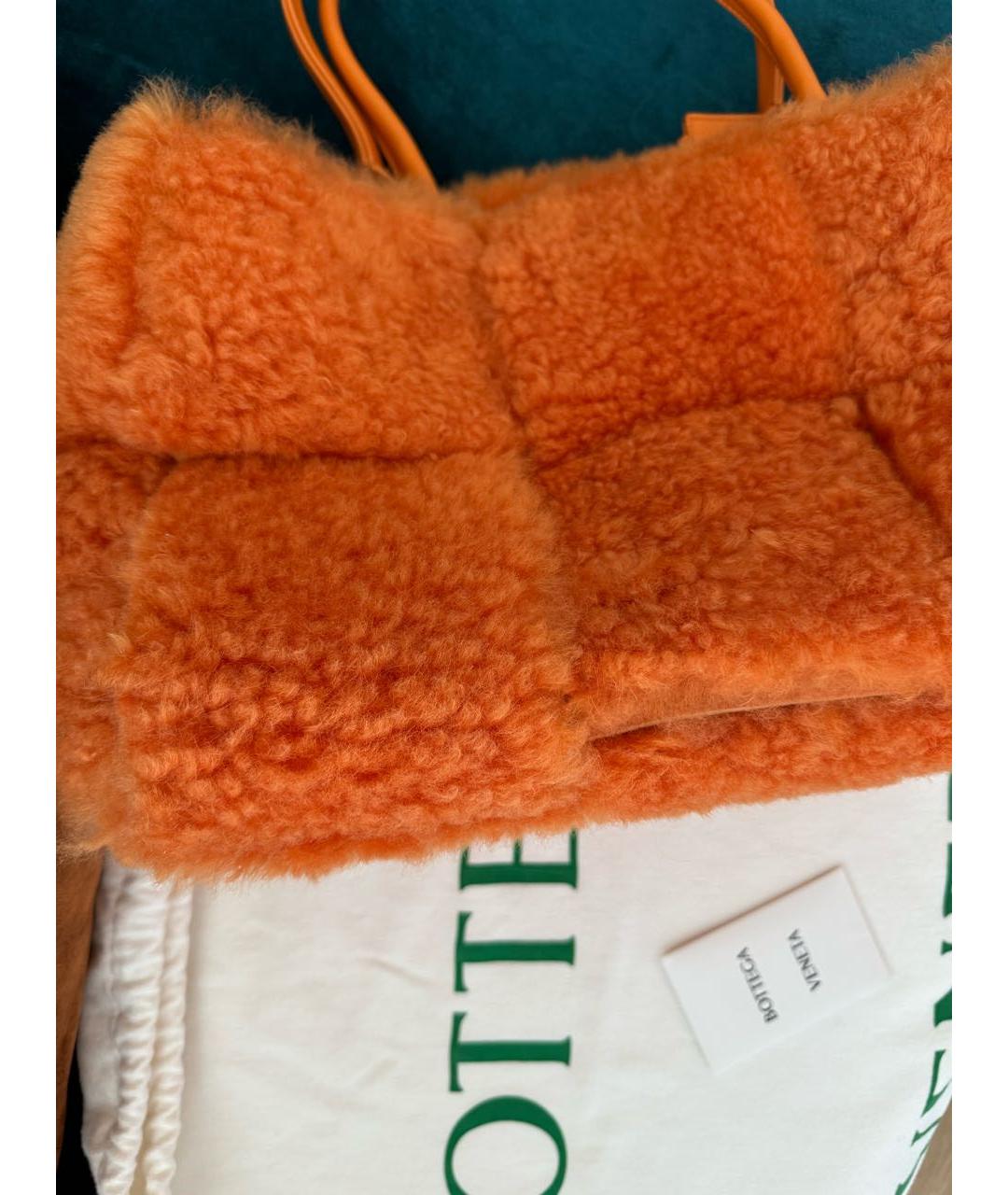 BOTTEGA VENETA Оранжевая меховая сумка тоут, фото 4