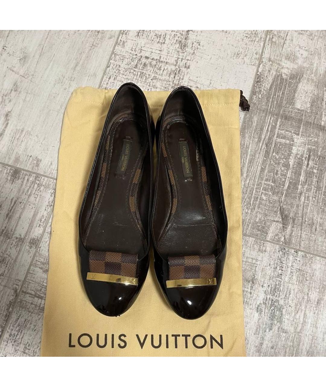 LOUIS VUITTON PRE-OWNED Коричневые балетки из лакированной кожи, фото 2