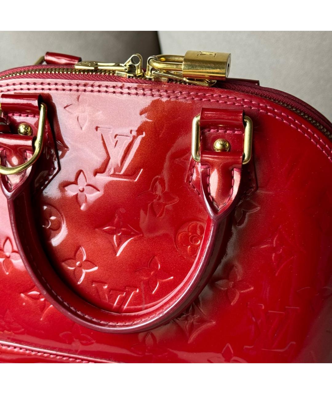 LOUIS VUITTON PRE-OWNED Красная сумка через плечо из лакированной кожи, фото 4
