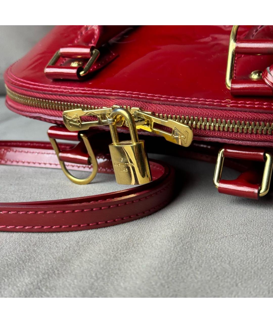 LOUIS VUITTON PRE-OWNED Красная сумка через плечо из лакированной кожи, фото 5