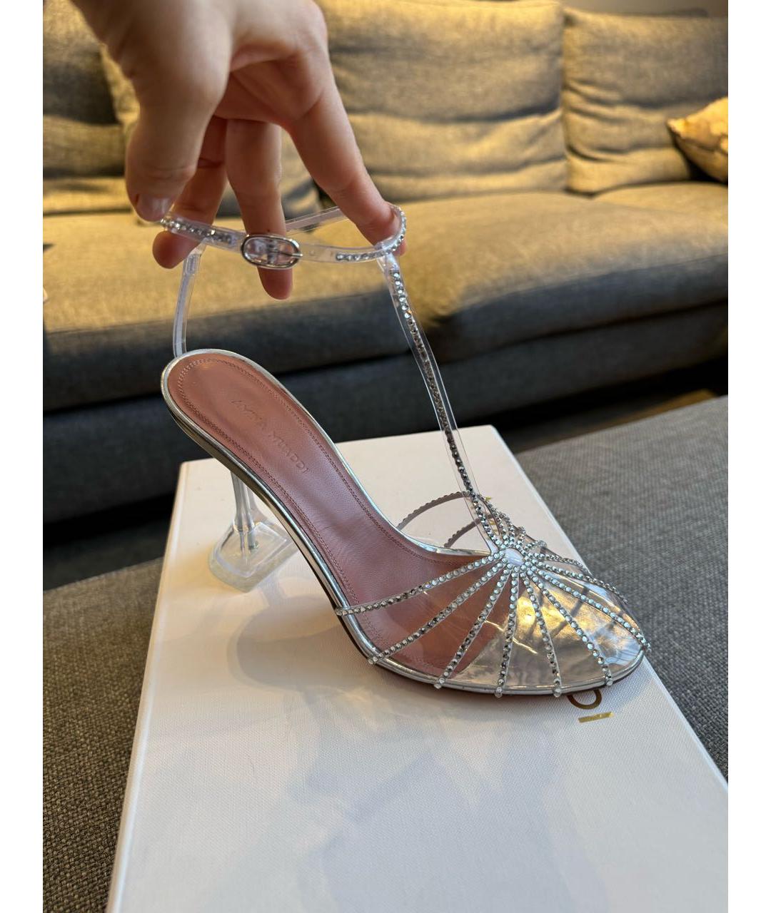 Amina Muaddi Серебряные свадебные туфли на высоком каблуке, фото 7