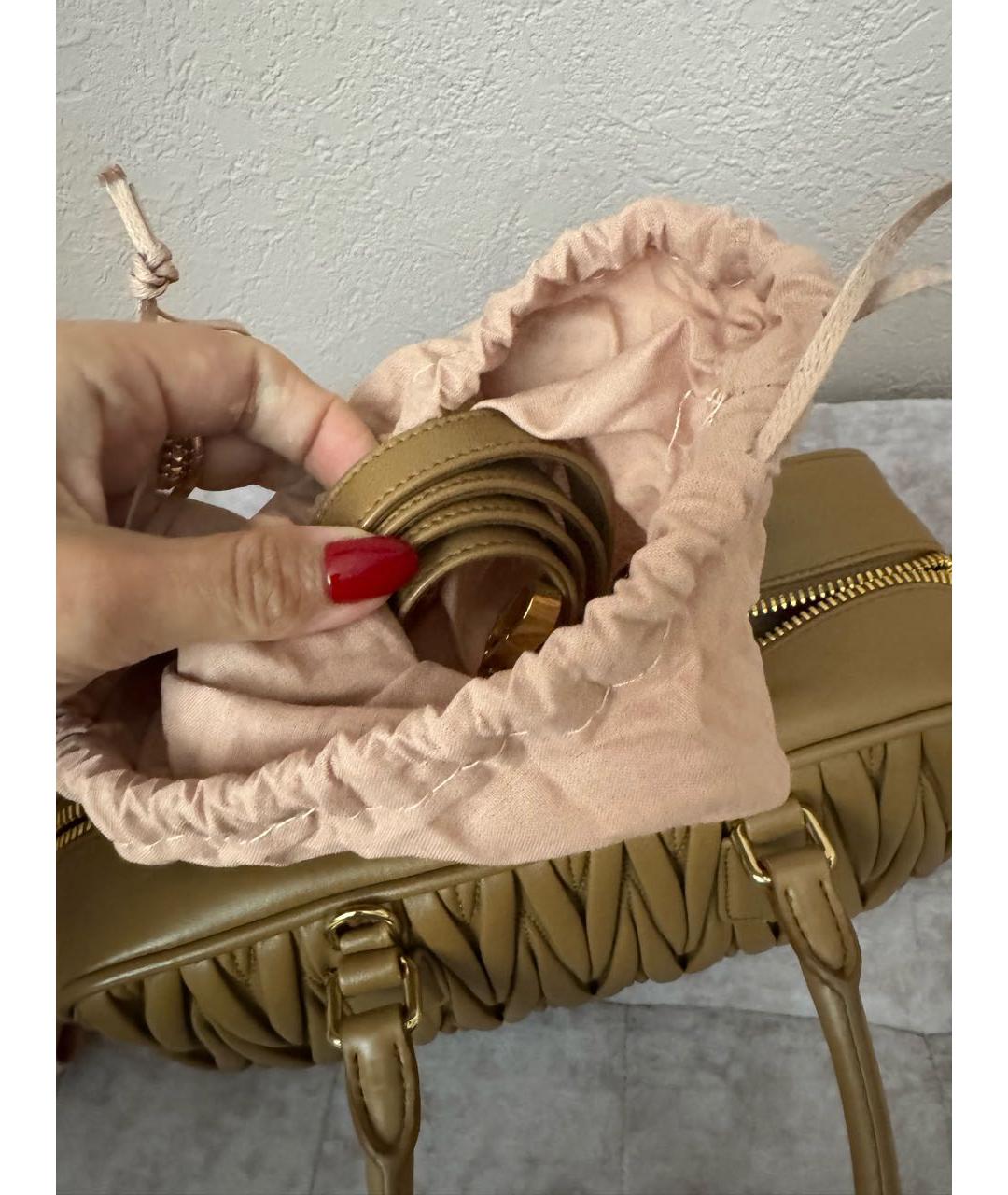 MIU MIU Коричневая кожаная сумка с короткими ручками, фото 6
