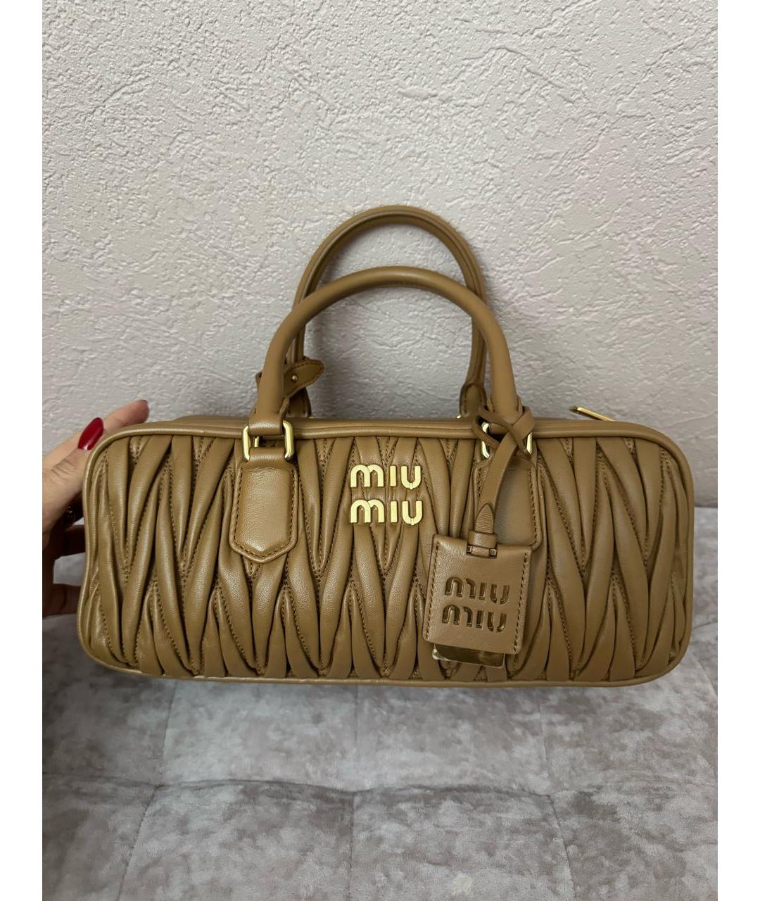 MIU MIU Коричневая кожаная сумка с короткими ручками, фото 9