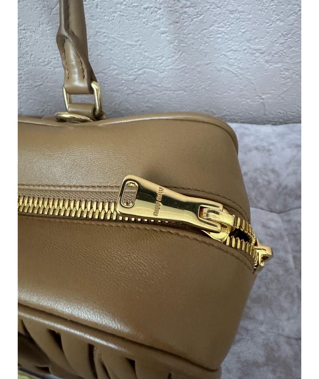 MIU MIU Коричневая кожаная сумка с короткими ручками, фото 7