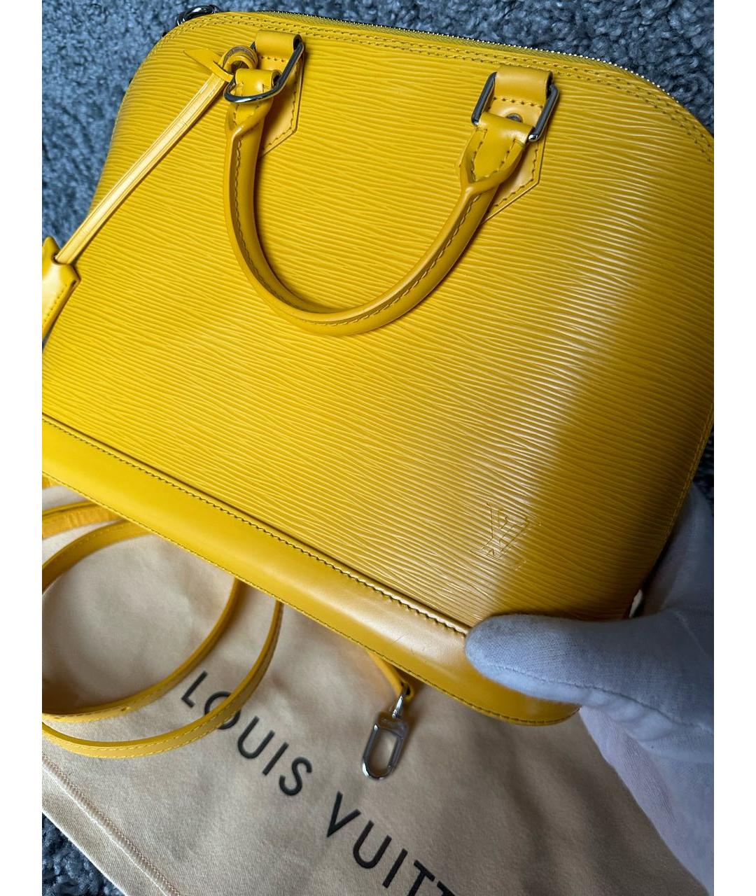 LOUIS VUITTON Желтая кожаная сумка с короткими ручками, фото 3