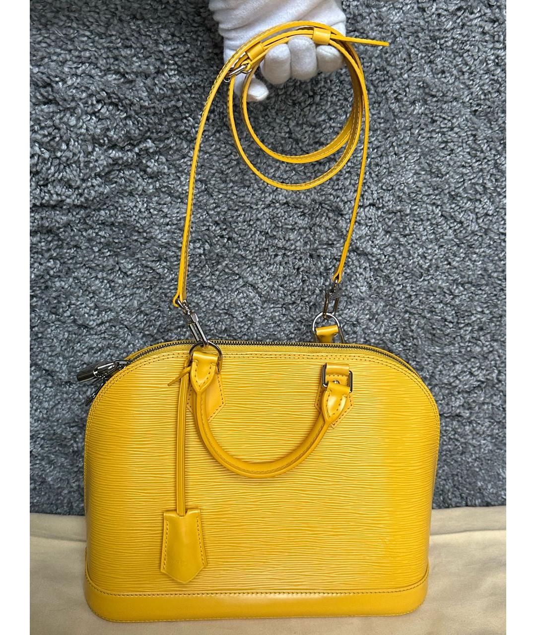 LOUIS VUITTON Желтая кожаная сумка с короткими ручками, фото 4