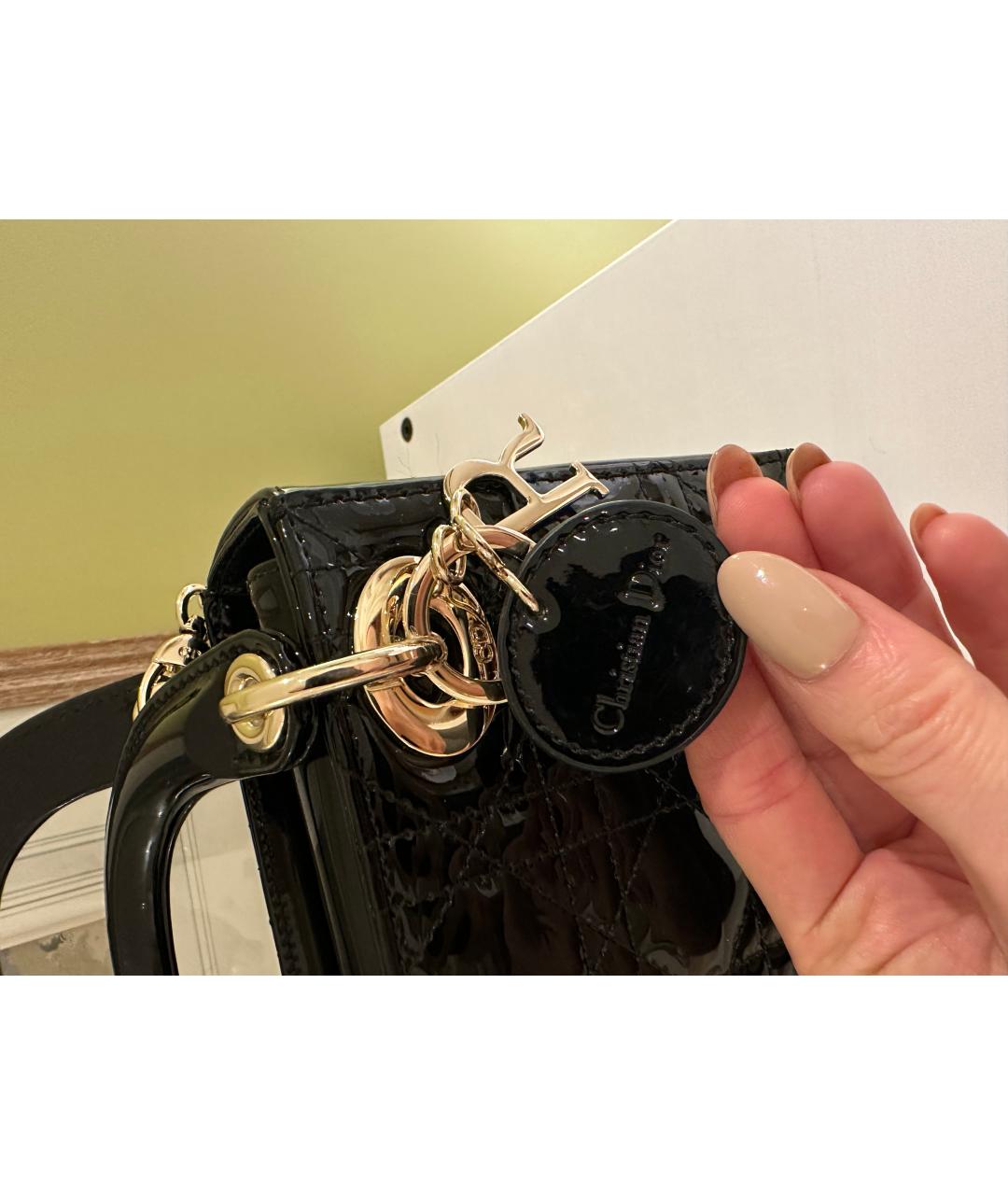 CHRISTIAN DIOR PRE-OWNED Черная сумка с короткими ручками из лакированной кожи, фото 6