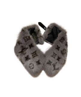 LOUIS VUITTON Воротник