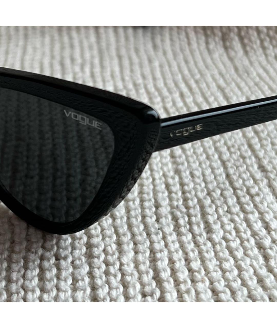VOGUE EYEWEAR Черные пластиковые солнцезащитные очки, фото 3